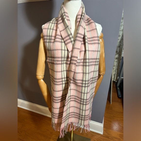 Burberry Scarf EUC 100% Lambswool made in Scotland, Nova check pattern - Picture 2 of 6